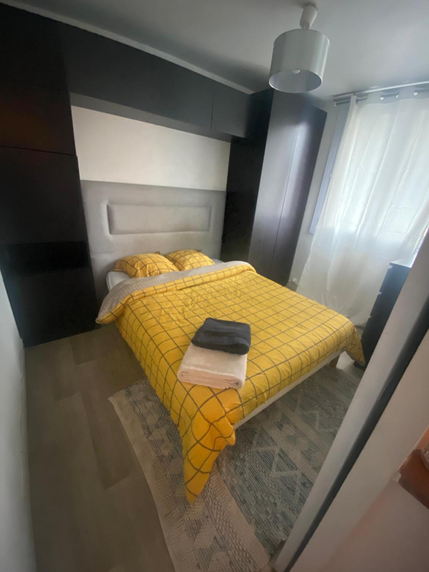 Bel Appartement Spacieux ,Convivial De 3 Chambres Avec Parking Prive Secure Caen Exterior foto
