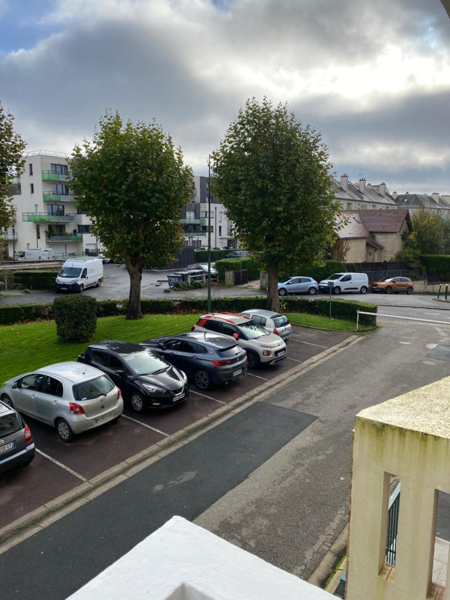 Bel Appartement Spacieux ,Convivial De 3 Chambres Avec Parking Prive Secure Caen Exterior foto